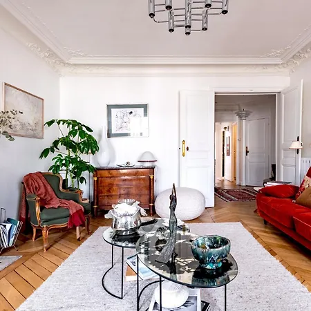 Veeve - The Hopeful Romantic * Paris