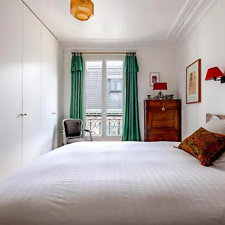 Apartment Veeve - The Hopeful Romantic Paris